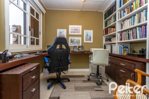 Casa em Condomínio à venda com 249m², 3 dormitórios, 1 suíte, 3 vagas, no bairro Vila Assunção em Porto Alegre