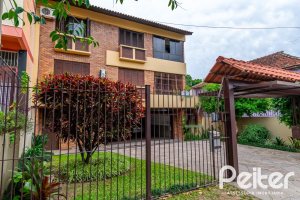 Cobertura à venda com 302m², 3 dormitórios, 1 suíte, 2 vagas, no bairro Tristeza em Porto Alegre