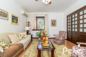 Cobertura à venda com 302m², 3 dormitórios, 1 suíte, 2 vagas, no bairro Tristeza em Porto Alegre