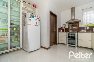 Cobertura à venda com 302m², 3 dormitórios, 1 suíte, 2 vagas, no bairro Tristeza em Porto Alegre