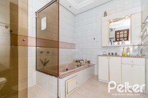 Cobertura à venda com 302m², 3 dormitórios, 1 suíte, 2 vagas, no bairro Tristeza em Porto Alegre