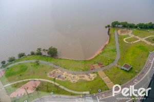 Comercial à venda com 158m², 3 vagas, no bairro Cristal em Porto Alegre