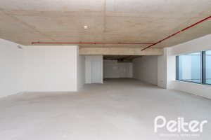Comercial à venda com 158m², 3 vagas, no bairro Cristal em Porto Alegre