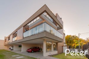 Casa em Condomínio à venda com 268m², 3 dormitórios, 3 suítes, 2 vagas, no bairro Vila Assunção em Porto Alegre