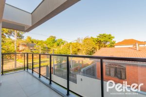 Casa em Condomínio à venda com 268m², 3 dormitórios, 3 suítes, 2 vagas, no bairro Vila Assunção em Porto Alegre