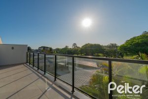 Casa em Condomínio à venda com 268m², 3 dormitórios, 3 suítes, 2 vagas, no bairro Vila Assunção em Porto Alegre