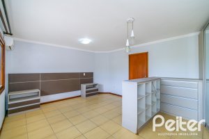 Casa à venda com 191m², 3 dormitórios, 1 suíte, 2 vagas, no bairro Guarujá em Porto Alegre