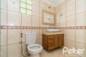 Casa à venda com 191m², 3 dormitórios, 1 suíte, 2 vagas, no bairro Guarujá em Porto Alegre