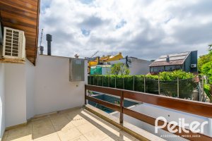 Casa à venda com 191m², 3 dormitórios, 1 suíte, 2 vagas, no bairro Guarujá em Porto Alegre