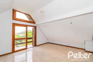 Casa à venda com 191m², 3 dormitórios, 1 suíte, 2 vagas, no bairro Guarujá em Porto Alegre