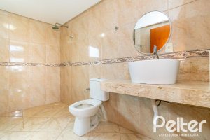 Casa à venda com 191m², 3 dormitórios, 1 suíte, 2 vagas, no bairro Guarujá em Porto Alegre