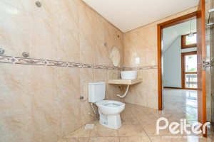 Casa à venda com 191m², 3 dormitórios, 1 suíte, 2 vagas, no bairro Guarujá em Porto Alegre