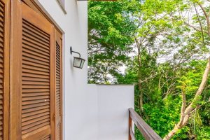 Casa à venda com 191m², 3 dormitórios, 1 suíte, 2 vagas, no bairro Guarujá em Porto Alegre