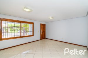 Casa à venda com 191m², 3 dormitórios, 1 suíte, 2 vagas, no bairro Guarujá em Porto Alegre