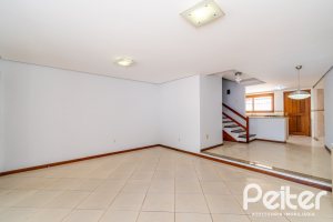 Casa à venda com 191m², 3 dormitórios, 1 suíte, 2 vagas, no bairro Guarujá em Porto Alegre