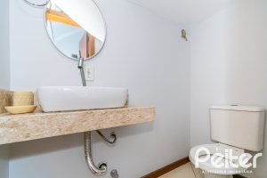 Casa à venda com 191m², 3 dormitórios, 1 suíte, 2 vagas, no bairro Guarujá em Porto Alegre