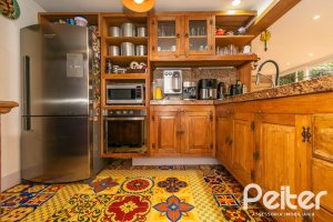 Casa em Condomínio à venda com 220m², 3 dormitórios, 1 suíte, 3 vagas, no bairro Ipanema em Porto Alegre