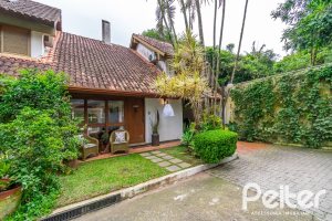 Casa em Condomínio à venda com 220m², 3 dormitórios, 1 suíte, 3 vagas, no bairro Ipanema em Porto Alegre