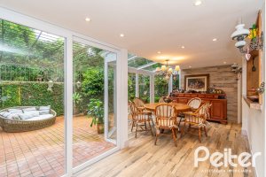 Casa em Condomínio à venda com 220m², 3 dormitórios, 1 suíte, 3 vagas, no bairro Ipanema em Porto Alegre