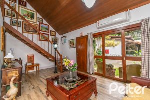 Casa em Condomínio à venda com 220m², 3 dormitórios, 1 suíte, 3 vagas, no bairro Ipanema em Porto Alegre