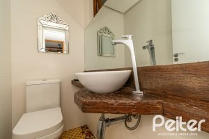 Casa em Condomínio à venda com 220m², 3 dormitórios, 1 suíte, 3 vagas, no bairro Ipanema em Porto Alegre