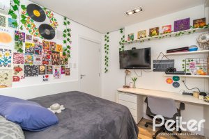 Casa em Condomínio à venda com 220m², 3 dormitórios, 1 suíte, 3 vagas, no bairro Ipanema em Porto Alegre