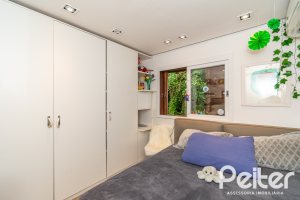 Casa em Condomínio à venda com 220m², 3 dormitórios, 1 suíte, 3 vagas, no bairro Ipanema em Porto Alegre