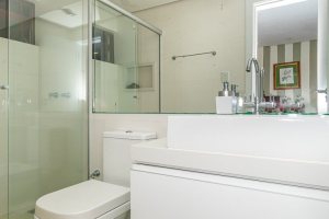 Casa em Condomínio à venda com 220m², 3 dormitórios, 1 suíte, 3 vagas, no bairro Ipanema em Porto Alegre