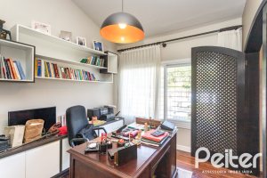 Casa à venda com 360m², 3 dormitórios, 1 suíte, 4 vagas, no bairro Jardim Isabel em Porto Alegre