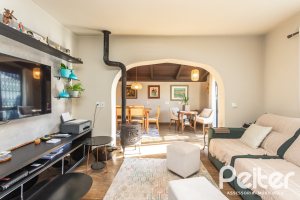 Casa à venda com 360m², 3 dormitórios, 1 suíte, 4 vagas, no bairro Jardim Isabel em Porto Alegre
