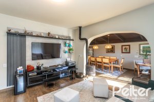 Casa à venda com 360m², 3 dormitórios, 1 suíte, 4 vagas, no bairro Jardim Isabel em Porto Alegre