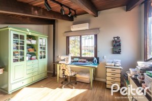 Casa à venda com 360m², 3 dormitórios, 1 suíte, 4 vagas, no bairro Jardim Isabel em Porto Alegre