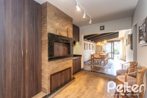 Casa à venda com 360m², 3 dormitórios, 1 suíte, 4 vagas, no bairro Jardim Isabel em Porto Alegre