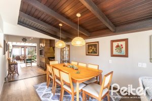 Casa à venda com 360m², 3 dormitórios, 1 suíte, 4 vagas, no bairro Jardim Isabel em Porto Alegre