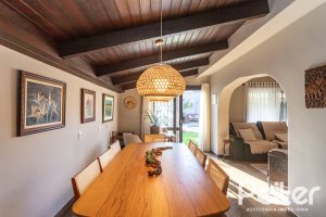 Casa à venda com 360m², 3 dormitórios, 1 suíte, 4 vagas, no bairro Jardim Isabel em Porto Alegre
