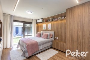 Casa à venda com 360m², 3 dormitórios, 1 suíte, 4 vagas, no bairro Jardim Isabel em Porto Alegre
