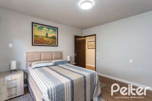 Casa à venda com 360m², 3 dormitórios, 1 suíte, 4 vagas, no bairro Jardim Isabel em Porto Alegre