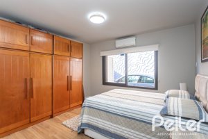 Casa à venda com 360m², 3 dormitórios, 1 suíte, 4 vagas, no bairro Jardim Isabel em Porto Alegre