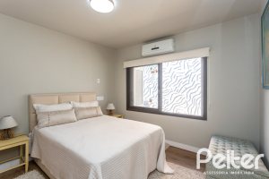 Casa à venda com 360m², 3 dormitórios, 1 suíte, 4 vagas, no bairro Jardim Isabel em Porto Alegre