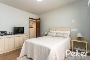 Casa à venda com 360m², 3 dormitórios, 1 suíte, 4 vagas, no bairro Jardim Isabel em Porto Alegre