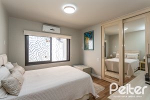 Casa à venda com 360m², 3 dormitórios, 1 suíte, 4 vagas, no bairro Jardim Isabel em Porto Alegre