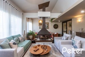 Casa à venda com 360m², 3 dormitórios, 1 suíte, 4 vagas, no bairro Jardim Isabel em Porto Alegre