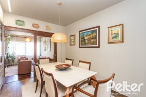 Casa à venda com 360m², 3 dormitórios, 1 suíte, 4 vagas, no bairro Jardim Isabel em Porto Alegre