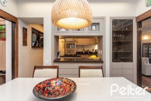 Casa à venda com 360m², 3 dormitórios, 1 suíte, 4 vagas, no bairro Jardim Isabel em Porto Alegre