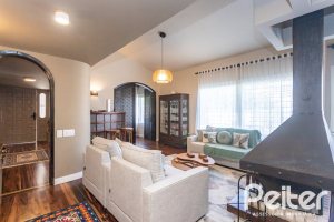 Casa à venda com 360m², 3 dormitórios, 1 suíte, 4 vagas, no bairro Jardim Isabel em Porto Alegre