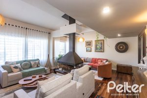 Casa à venda com 360m², 3 dormitórios, 1 suíte, 4 vagas, no bairro Jardim Isabel em Porto Alegre