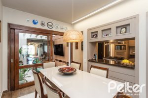 Casa à venda com 360m², 3 dormitórios, 1 suíte, 4 vagas, no bairro Jardim Isabel em Porto Alegre