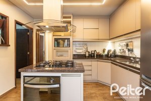 Casa à venda com 360m², 3 dormitórios, 1 suíte, 4 vagas, no bairro Jardim Isabel em Porto Alegre