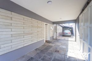 Casa à venda com 360m², 3 dormitórios, 1 suíte, 4 vagas, no bairro Jardim Isabel em Porto Alegre
