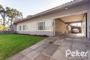 Casa à venda com 360m², 3 dormitórios, 1 suíte, 4 vagas, no bairro Jardim Isabel em Porto Alegre